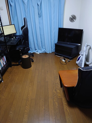 こんまり本を読んだ後の今の普通の部屋