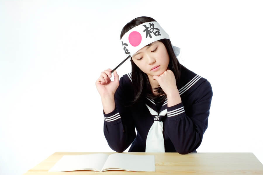 勉強に行き詰まる受験生の少女でアハ体験